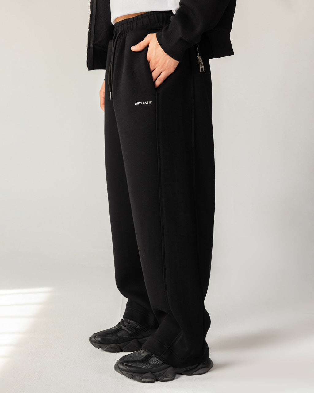 Flexi Baggy Fit Sweatpants – Black – Anti Basic streetwear Egypt (photo 4)